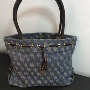 ❌SOLD❌Dooney and Bourke Signature Denim Tote